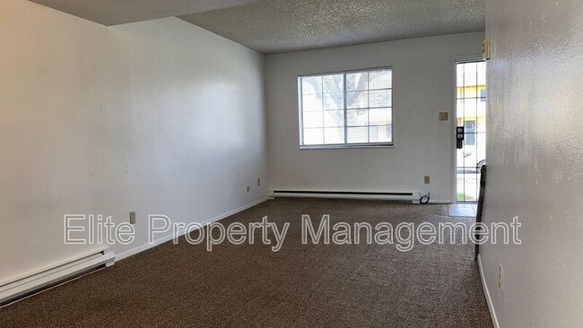 Building Photo - 25 Royal Crest Dr