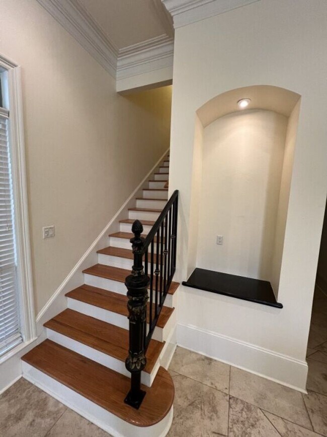 Building Photo - Elegant Two-Story Home with Outdoor Kitchen in Desirable Shadows Lake