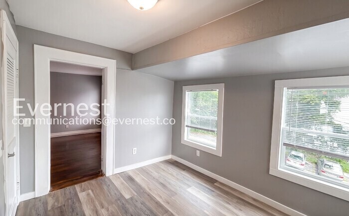 Building Photo - 32 Woodlawn Dr