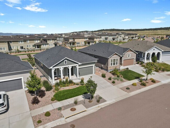 Building Photo - Single Family w/ Elegance