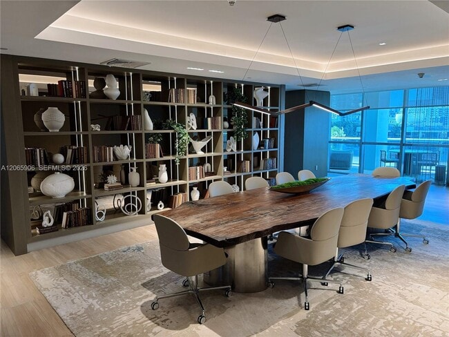 Building Photo - 900 Biscayne Blvd