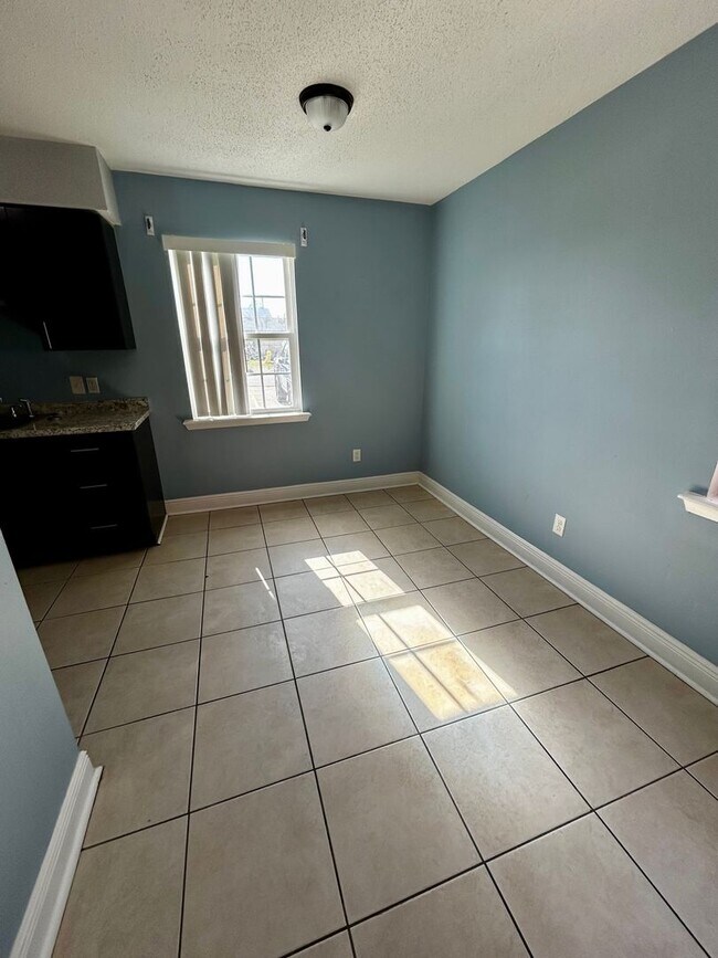 Building Photo - 6321 Lenawee St