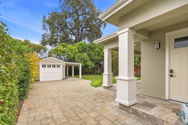 Building Photo - 3878 Magnolia Dr