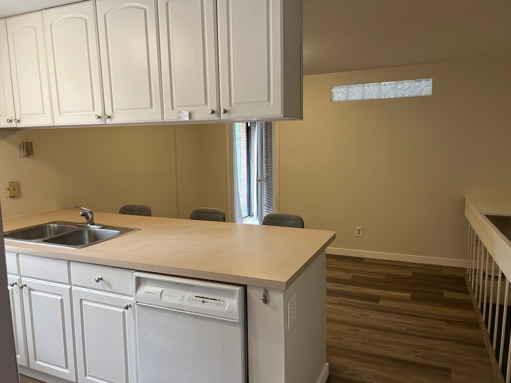 Building Photo - 1200 College Ave