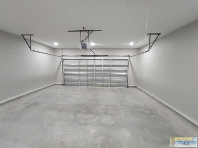 Building Photo - 108 Avenida Escandon
