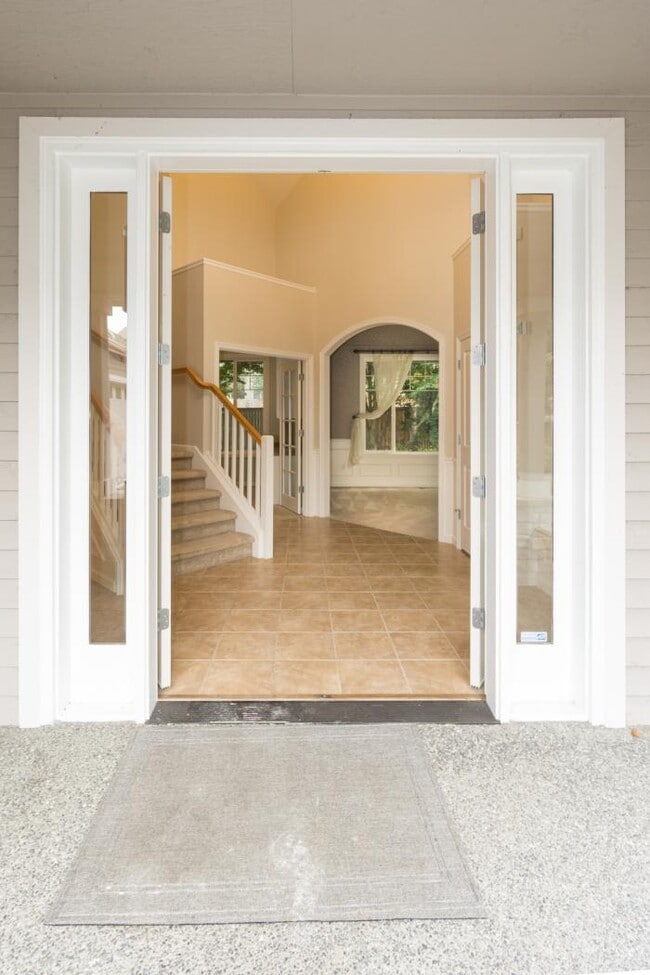 Building Photo - 4 bedroom in Kirkland WA 98033