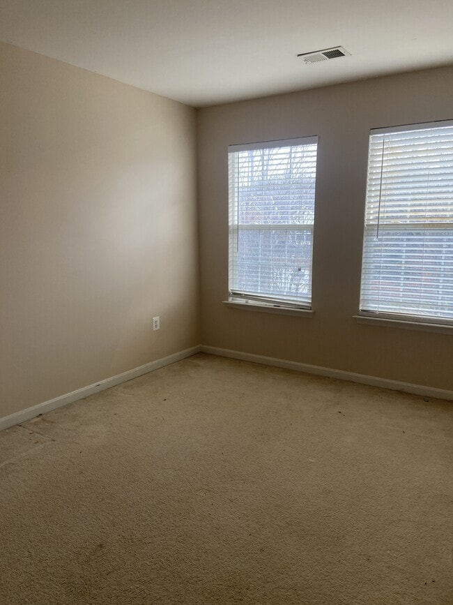 Building Photo - 305 N Old Dominion Ln