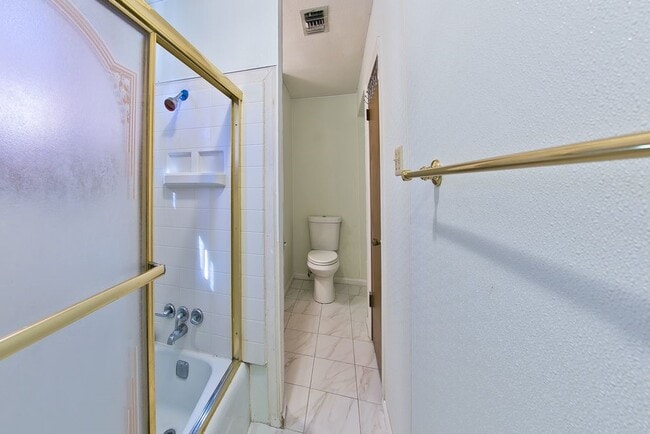 Building Photo - 8435 Sterlingshire St