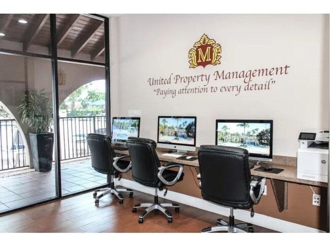 Building Photo - 19221 NE 10th Ave