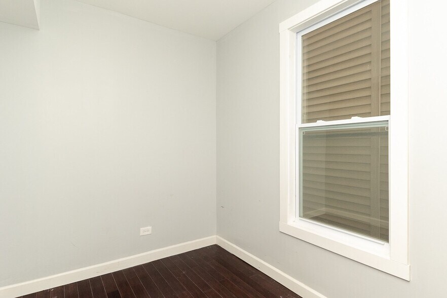 Building Photo - 2968 N Ridgeway Ave