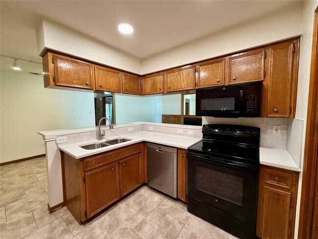 Building Photo - 349 Fantail Loop