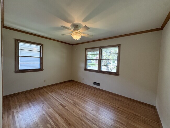 Building Photo - Charming 3-Bed Oasis with Fireplace & Finished Basement in Richfield!