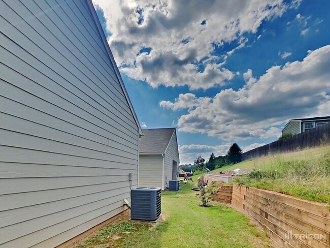 Building Photo - 2336 Joplin St