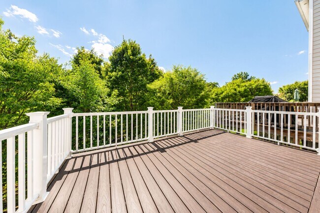 Building Photo - Bright and spacious 3+ bedroom Townhome in Williamsburg