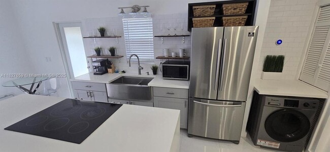 Building Photo - 2601 SW 24th Ave