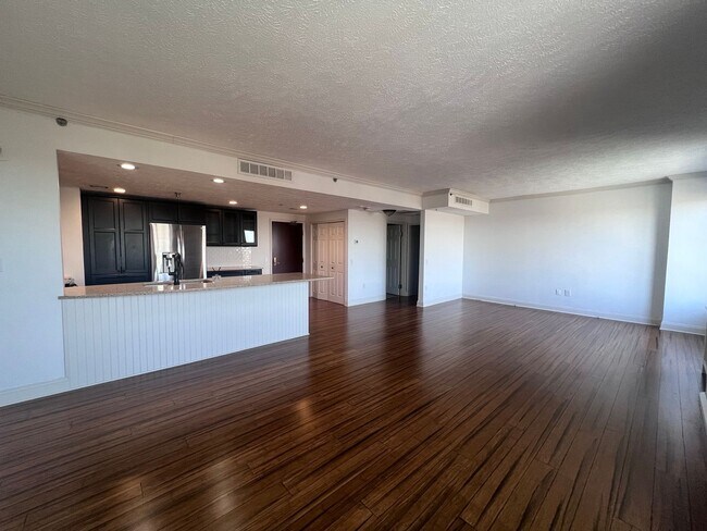 Building Photo - Downtown Grand Rapids condo overlooking th...