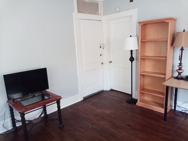 Living room - 1539 Westheimer Rd