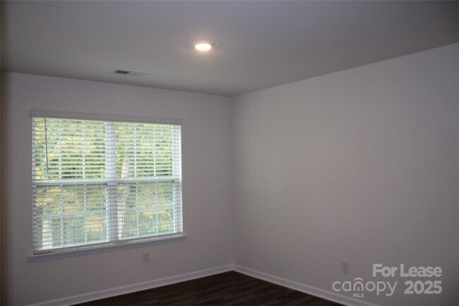 Building Photo - 2295 Mdw Strm Dr