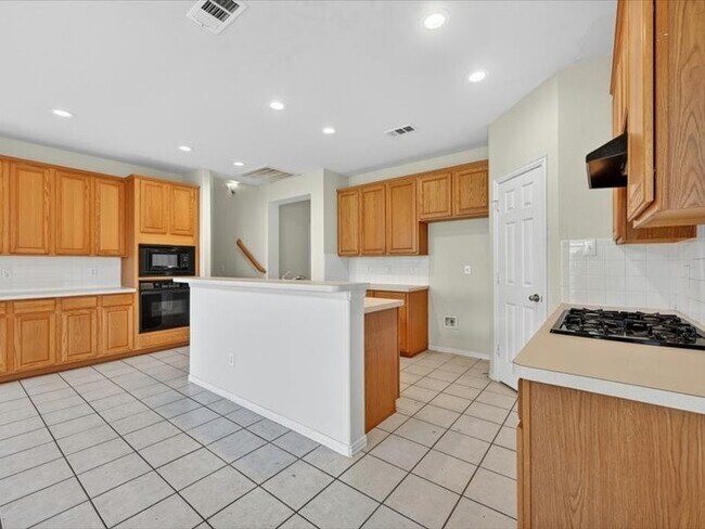 Building Photo - 11068 Downbrook Dr