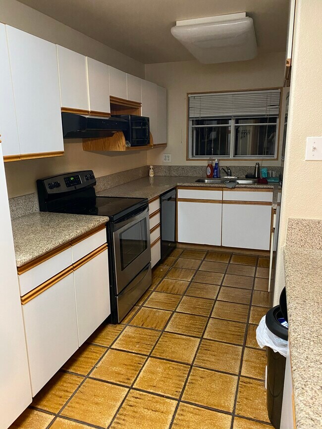 Building Photo - 1724 Griffith Ave