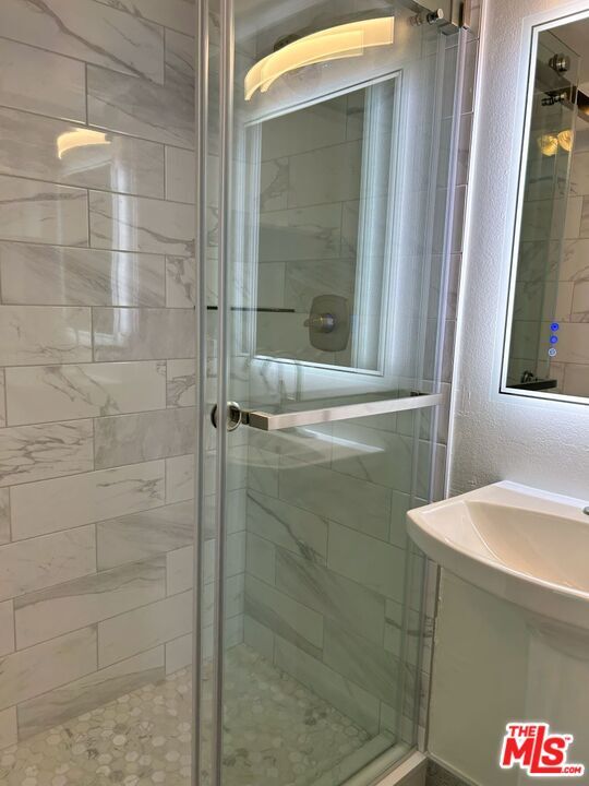 Building Photo - 7916 Blackburn Ave