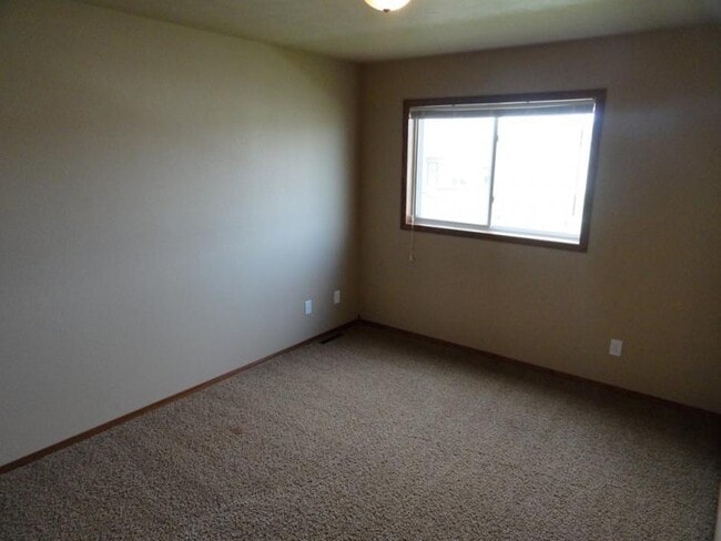 Building Photo - 1327 17th Ave S