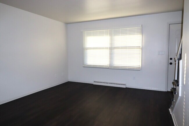 Building Photo - Updated 3-Bed Duplex with 1.5 Baths in Appleton