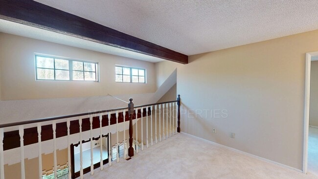 Building Photo - 3 Bed/2.5 Bath Townhome In Eastside Costa Mesa!