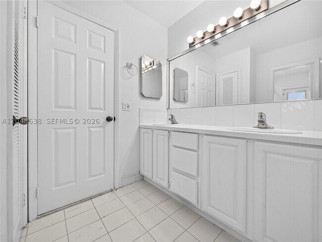 Building Photo - 14121 SW 97th Ave