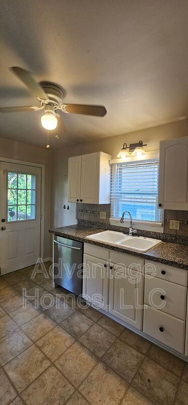 Building Photo - 4504 Terrace St