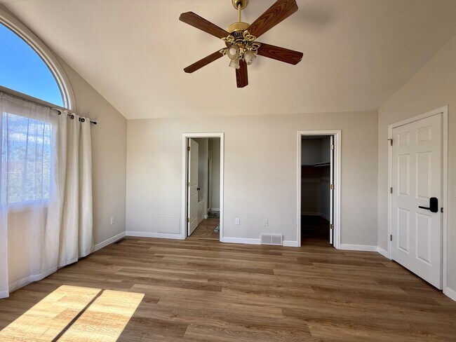 Building Photo - 411 Ruby Dr
