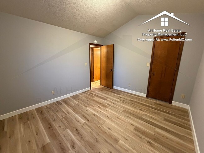 Building Photo - 2711 Mayflower Dr