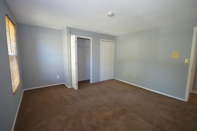 Building Photo - 104 Smokehouse Ln