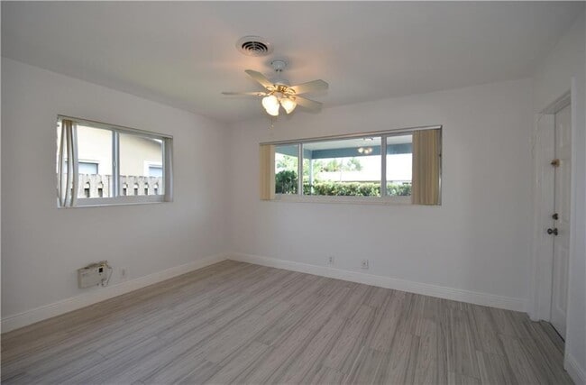 Building Photo - 1711 NE 60th St