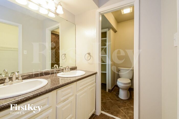 Building Photo - 5169 Selkirk Dr