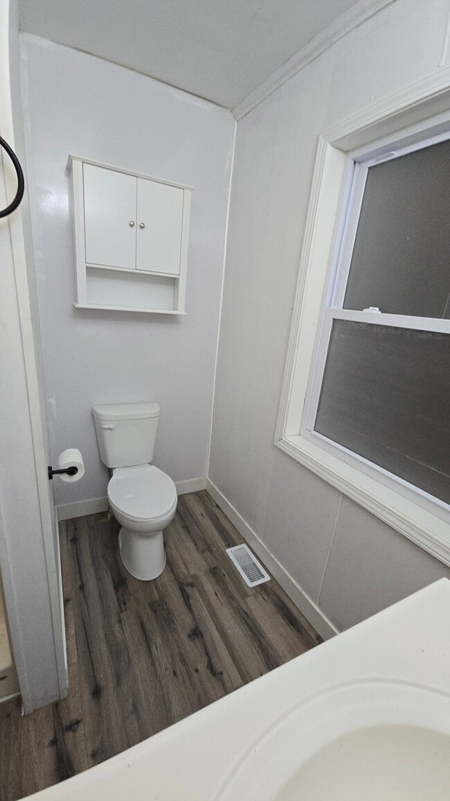 Building Photo - 201 Mcleansboro St