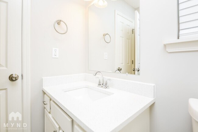 Building Photo - 707 Denver Ct