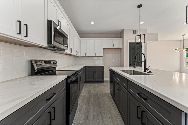 Building Photo - 8135 Woodward St