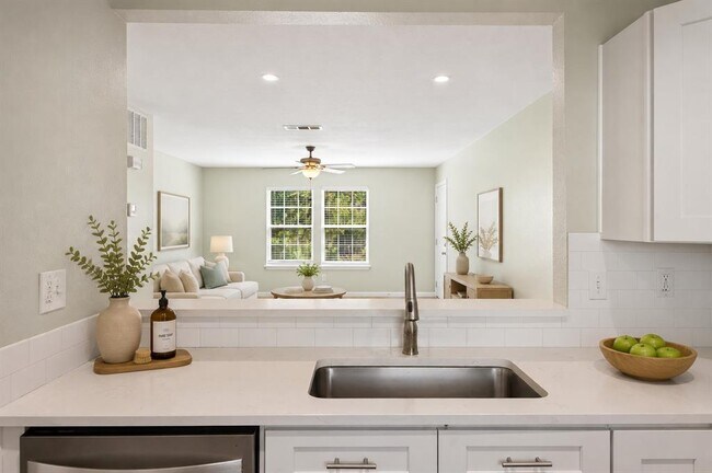 Building Photo - 15302 Cavalier Canyon Dr