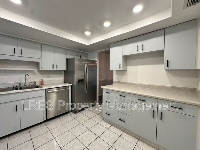 Building Photo - 106 Eastwind Ln