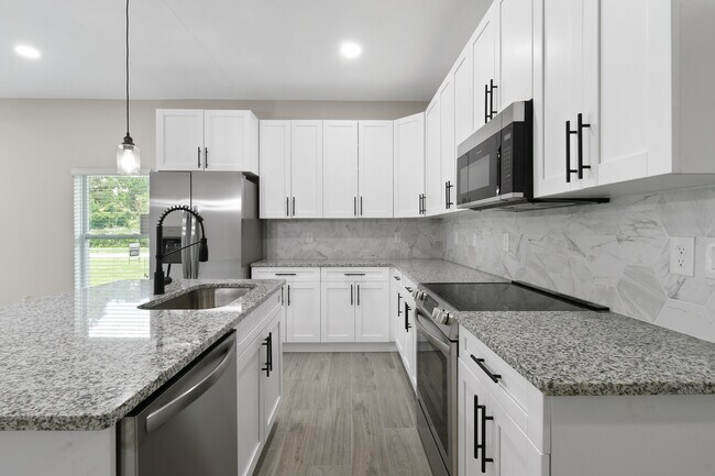 Building Photo - 1388 NW Charlie Green Dr