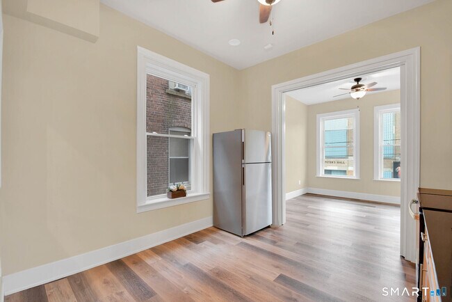 Building Photo - 120 E Main St