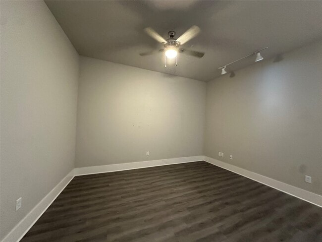 Building Photo - 2727 Houston Ave