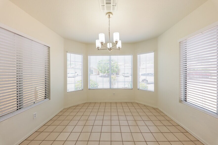 Building Photo - 2217 E Kelton Ln
