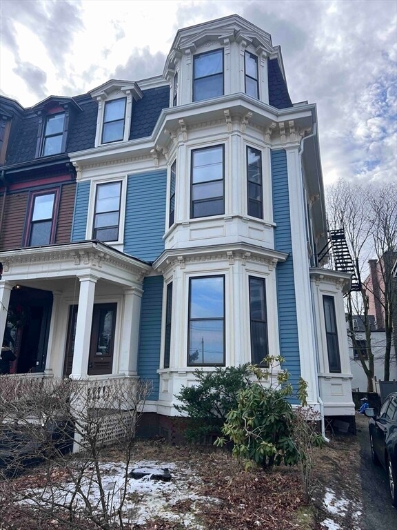 Building Photo - 394 Broadway