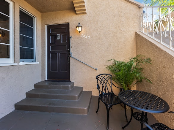 Front entrance and patio - 1442 S Burnside Ave