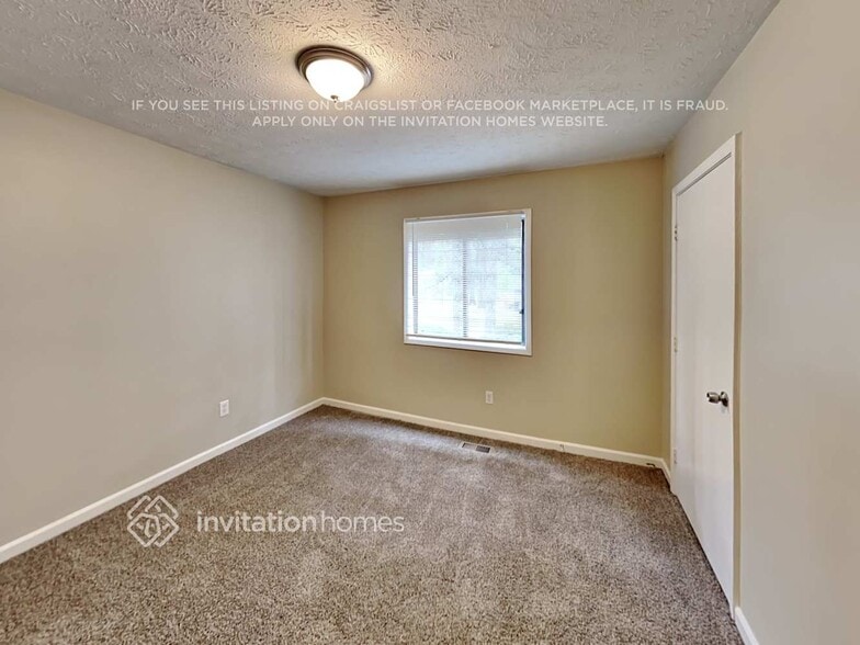 Building Photo - 4026 Leicester Dr NE