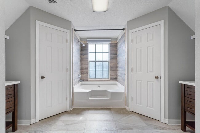 Building Photo - 107 Trenton Ave