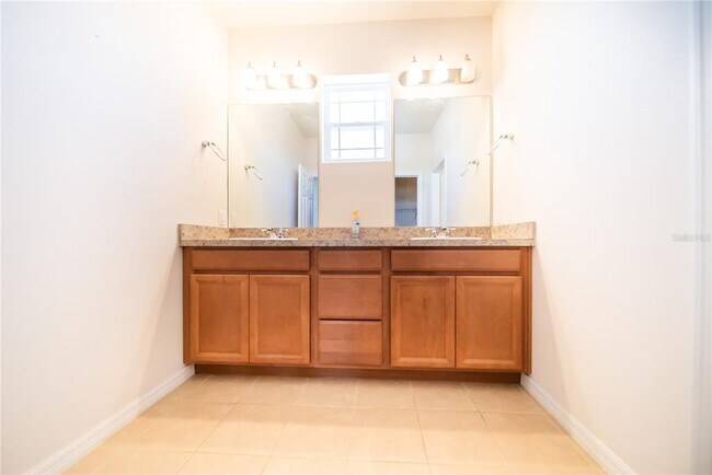 Building Photo - 980 Lakefront Village Dr