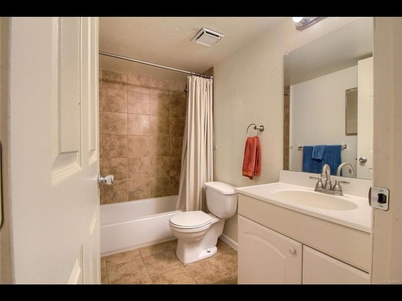 Building Photo - 2725 W 86th Ave